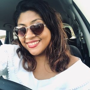 Meet your Posher, Dania